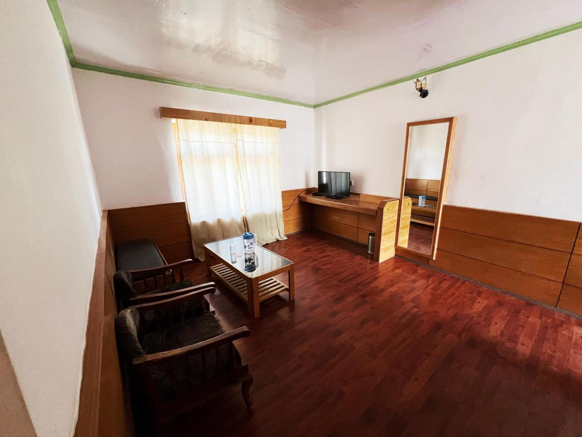 Hotel Lumbini Leh Buitenkant foto