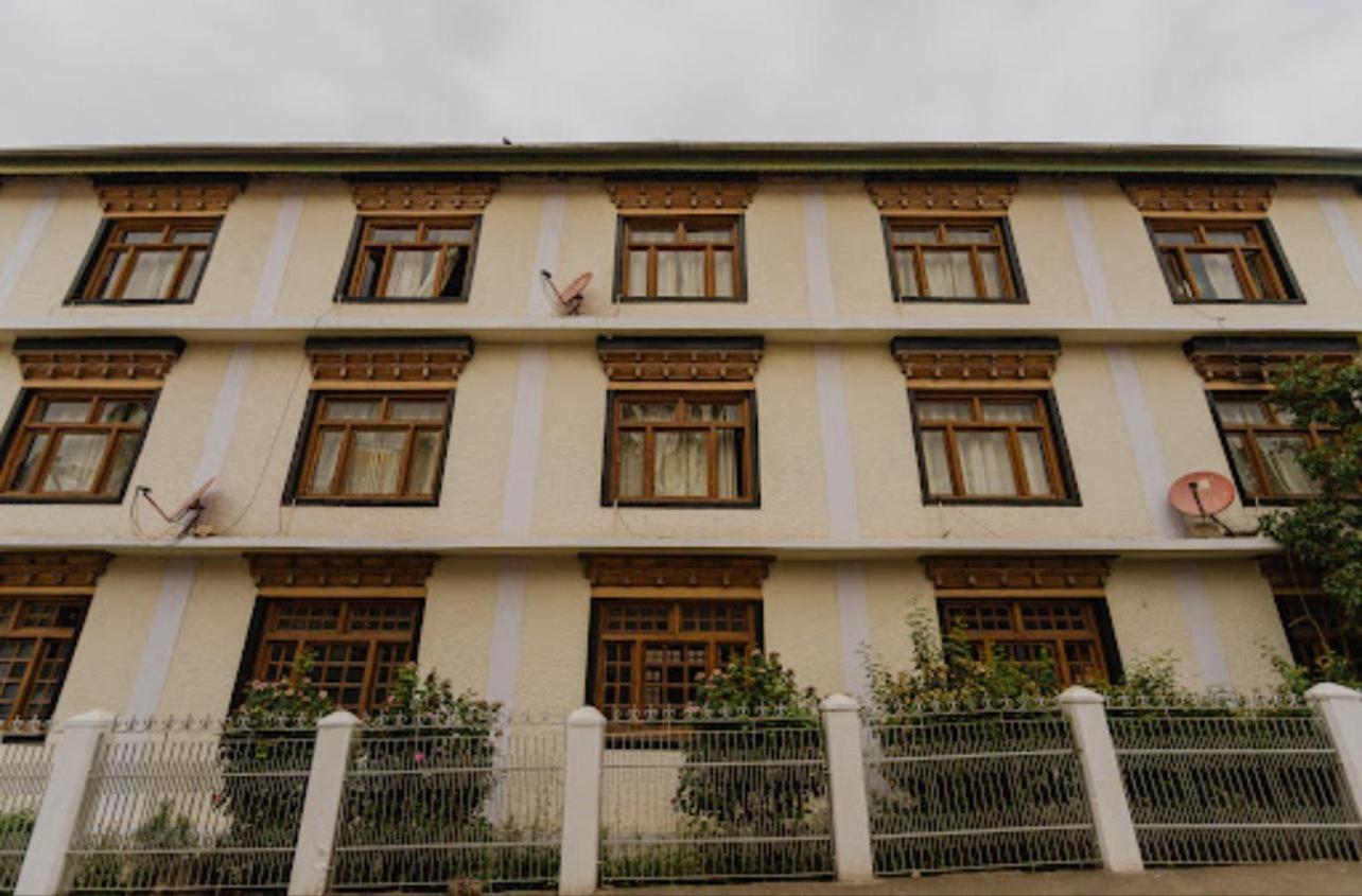 Hotel Lumbini Leh Buitenkant foto