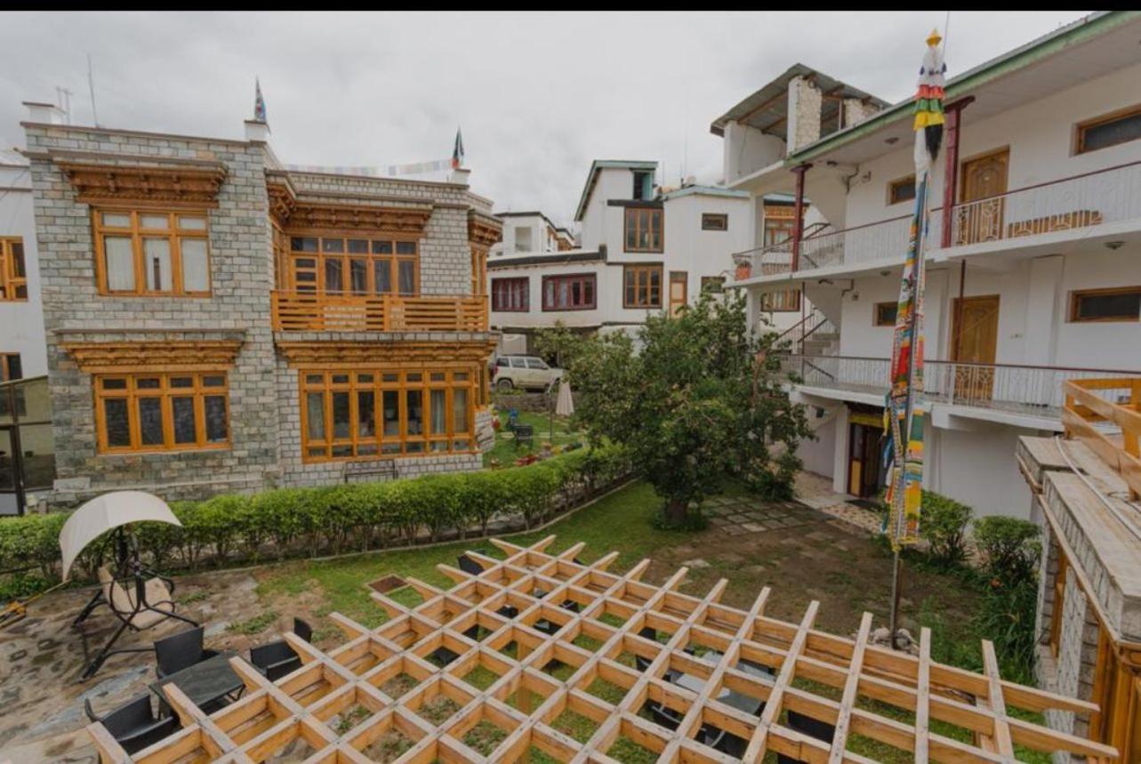 Hotel Lumbini Leh Buitenkant foto